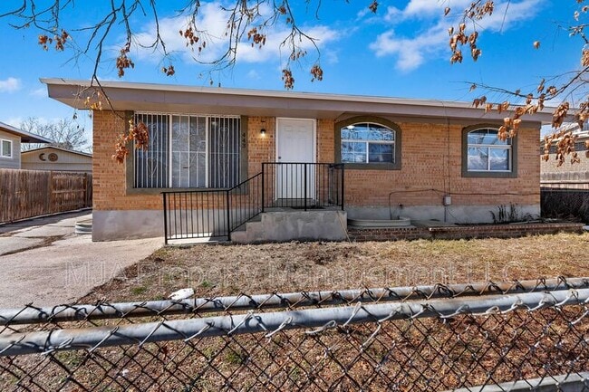 Photo - 443 Dorothea Way House