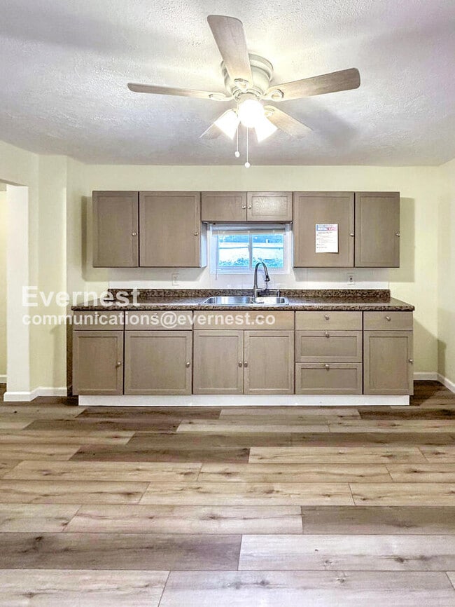 Photo - 1050 Holmden Ave