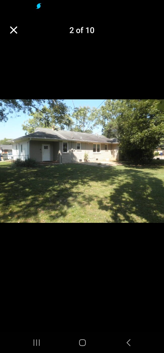 Photo - 824 Chambers Dr NE House