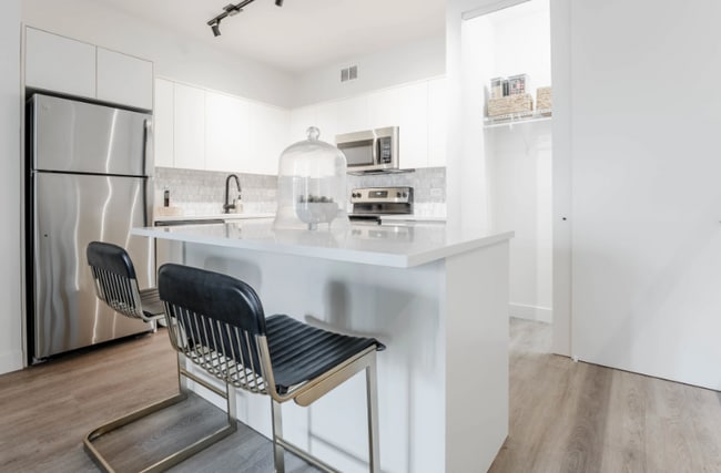 Photo - 33 E Pearson St