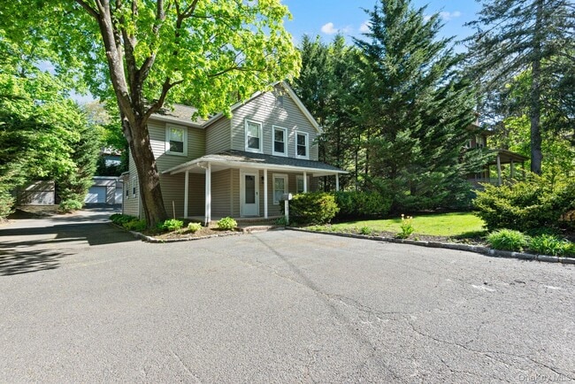 Photo - 147 Fort Salonga Rd