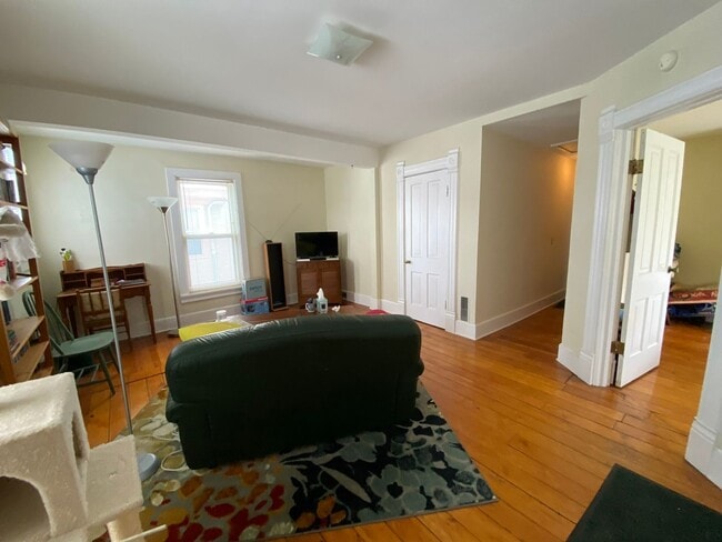Photo - 947 E Gorham St Apartment Unit 3