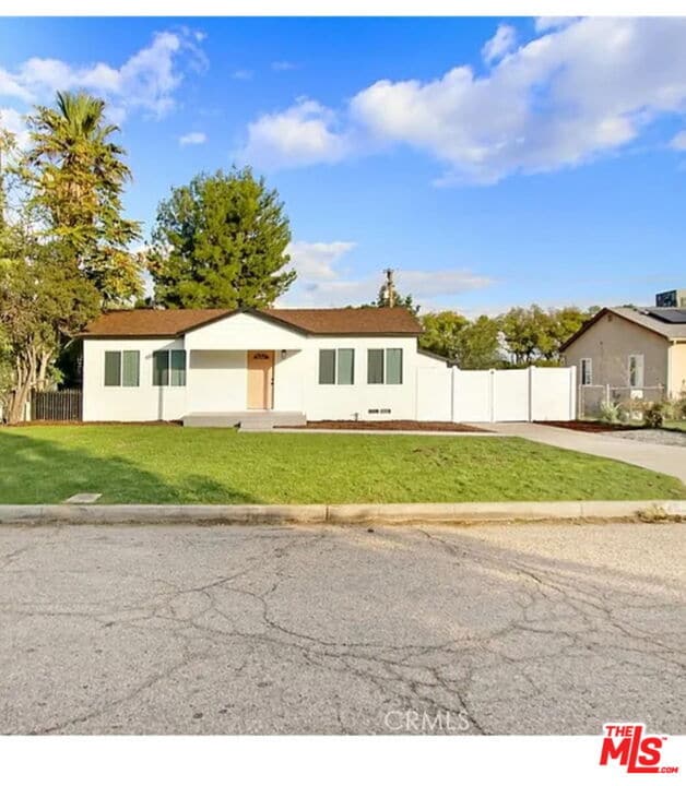 Photo - 4555 N Acacia Ave