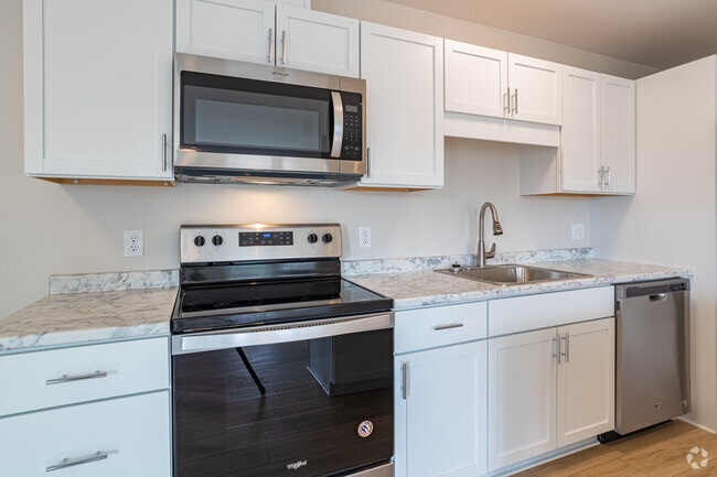 2BR, 1BA, 986sf - Pine Point