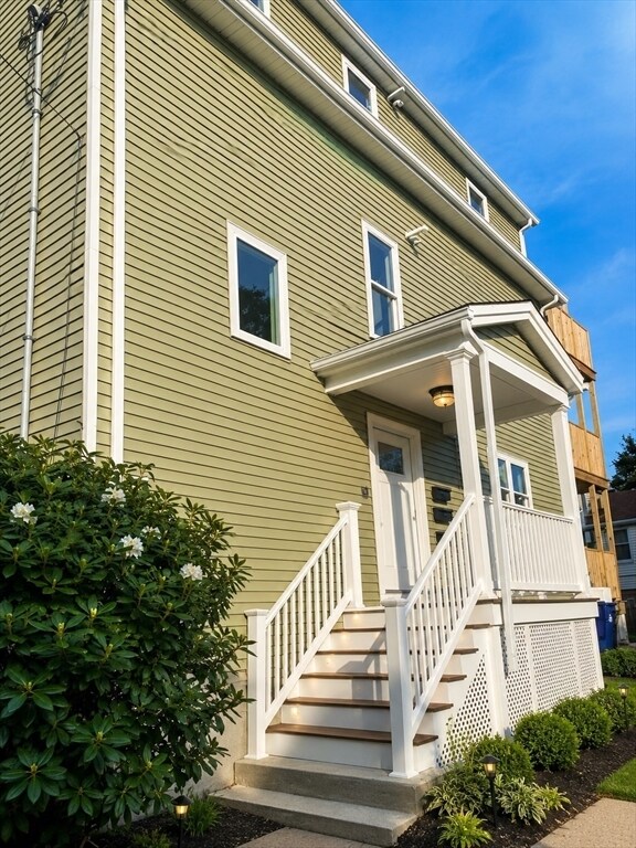 Building Photo - 15 Leedsville St Unit 2