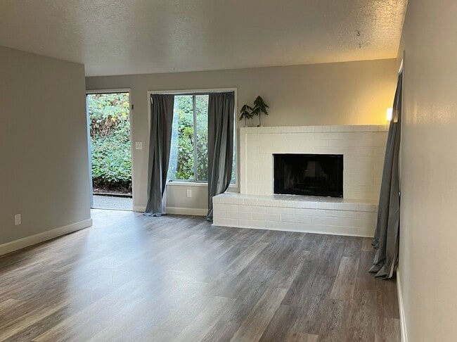 NEWLY REFRESHED Two Bedroom Townhome Style... - NEWLY REFRESHED Two Bedroom Townhome Style... Unit 5119