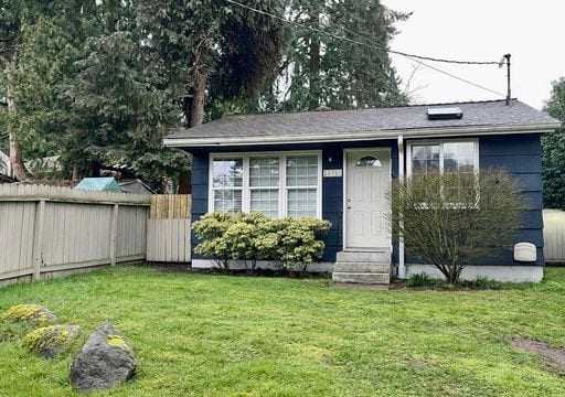 Building Photo - Charming and bright 3 bedroom in Haller Lake