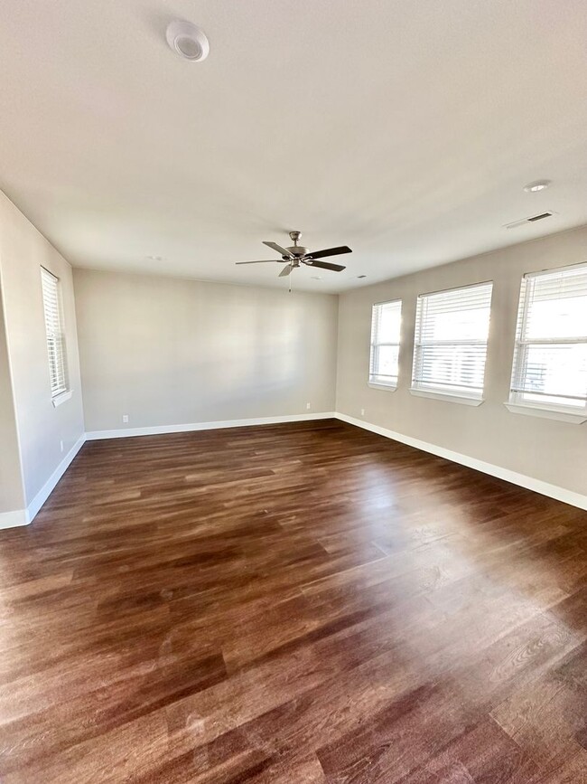 Photo - 4 Bed Desert Color Home!