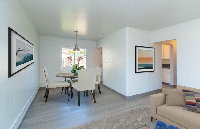 Building Photo - Cozy & Convenient 3 Bedroom Home with Spacious Living Areas