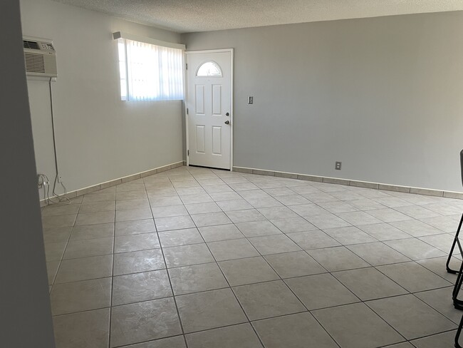 Building Photo - 11181 Bloomfield St Unit C