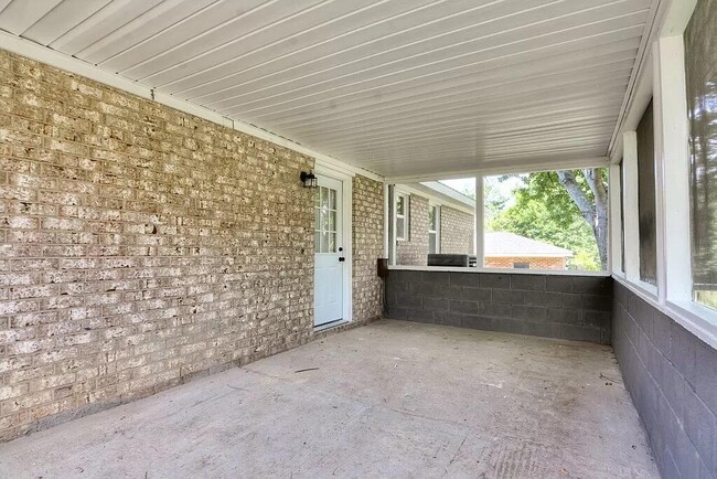 Photo - 4519 Shawnee Dr House