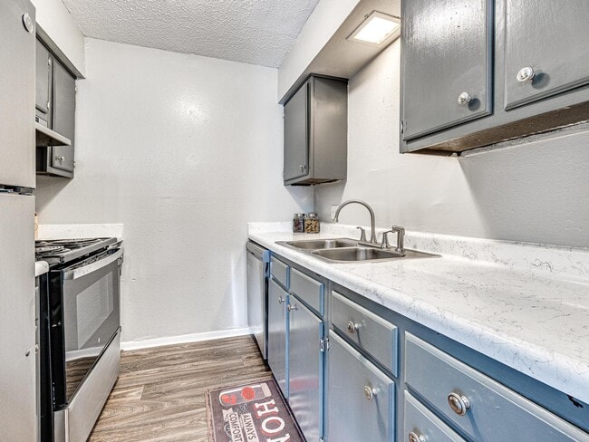 Diamond  Trail Apartments