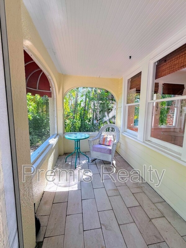 Photo - 1103 Charles St