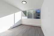 2 habitaciones, 2 baños, 750 pies cuadrados, renovado, dormitorio 2
