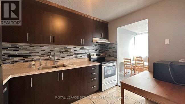 Photo - 2121 Roche Ct Unit 109