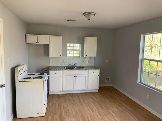 Photo - 6908 Larkstone St