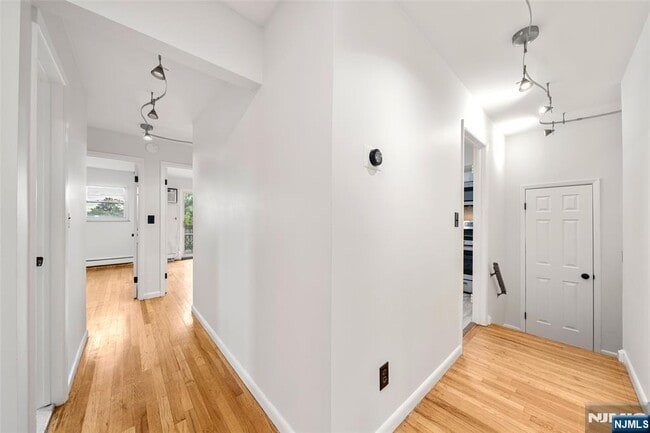 209 8th St Unit 2