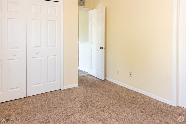 Building Photo - 2301 NE 35th St Rental