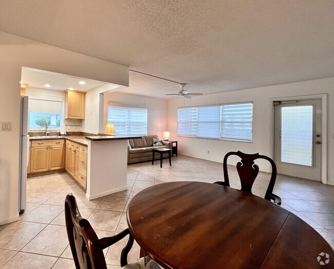 Building Photo - 135 Canterbury F Rental