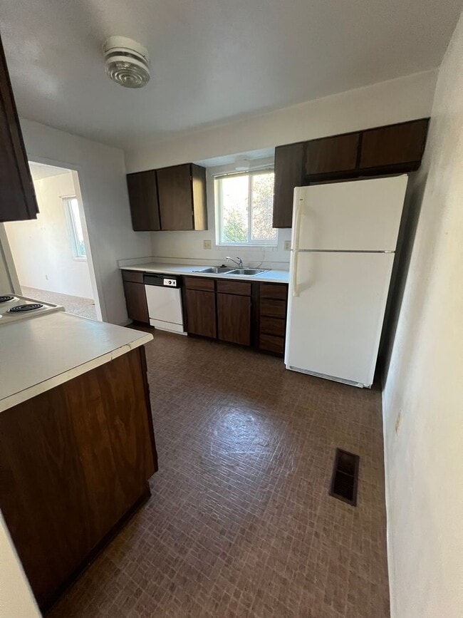 Photo - 2 Bedroom, 1 Bathroom Downstairs Duplex