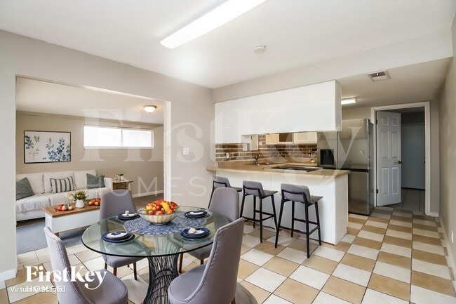 Photo - 509 W 3rd Pl