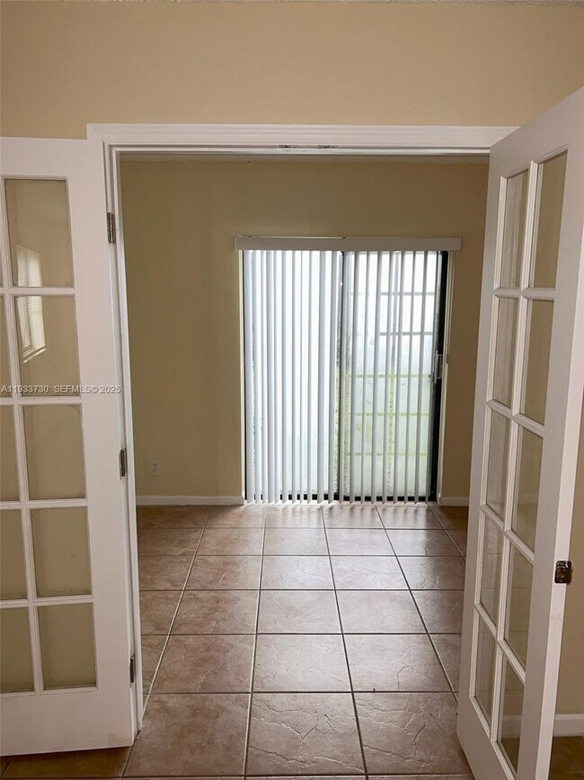 Photo - 8041 Southgate Blvd Unidad H1