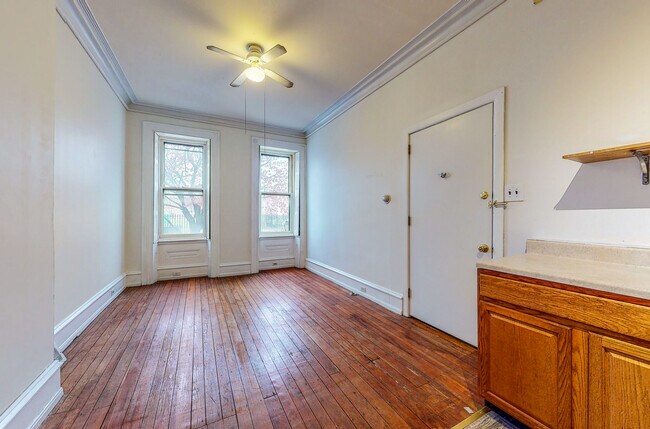 Building Photo - 1302 E Columbia Ave Unit 1