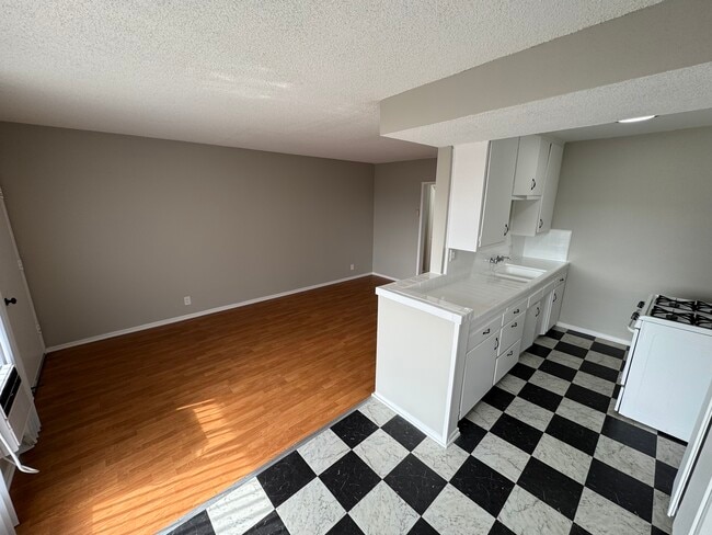 Photo - 1635 N Hobart Blvd