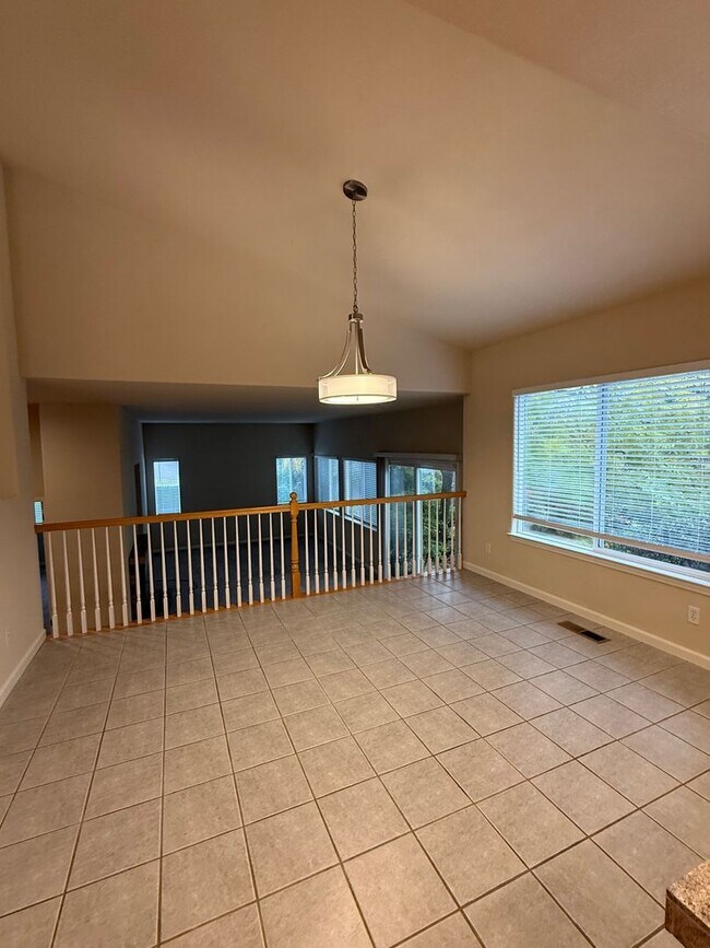 Photo - Spacious 4 Bedroom Home for Rent in Desirable Fountain Grove
