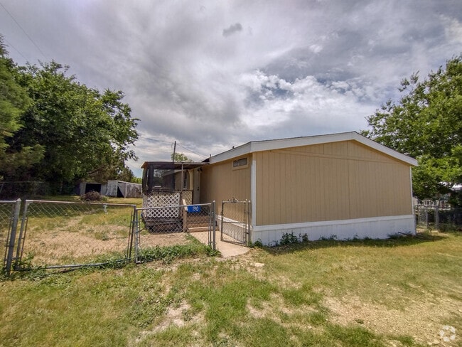 Building Photo - 190 Private Rd 3376 F Rental