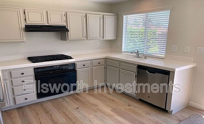 Photo - 744 Cardona Ave