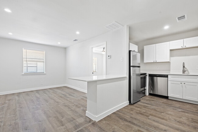 Photo - Rawlins Chateau