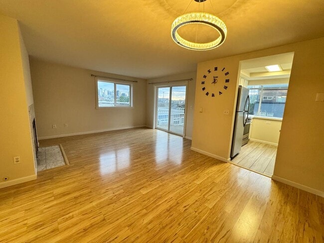 Photo - 2017 Eastlake Ave E Unit 203