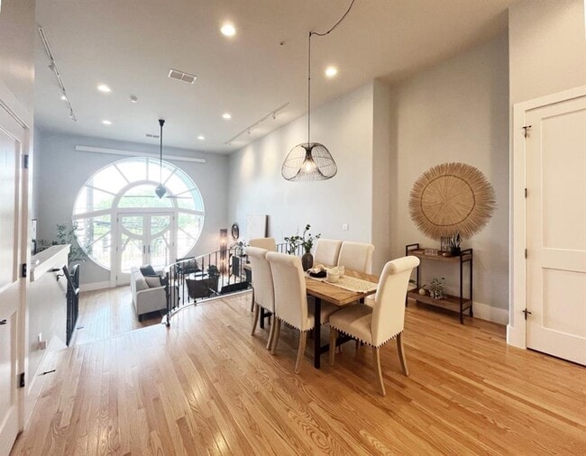 Photo - 206 E Live Oak St Unidad C