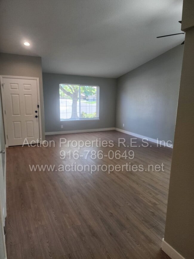 Photo - West Roseville 3 bedroom 2 bathroom 1406 sqft Three Car Garage Walking to Wood Creek High