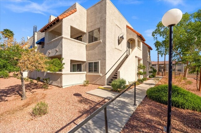 Photo - Summerlin 2 Bedroom Condo Renovated Kitche...