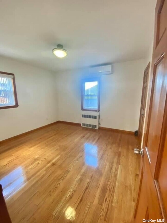 Photo - 77-11 168th St