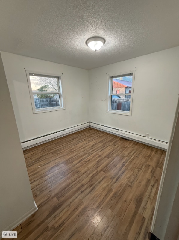 Photo - 715 Dewey Ave N