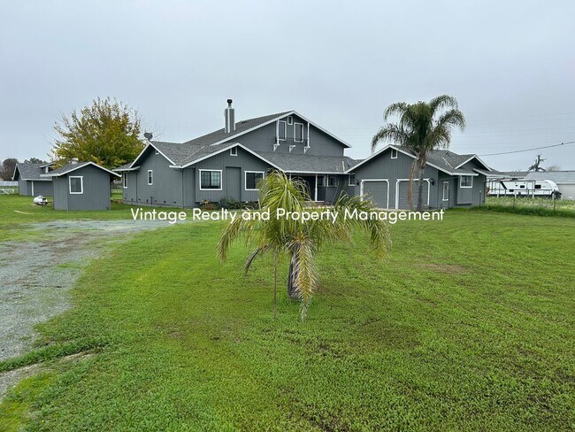 Photo - Available Soon!! Extra Big 5 Bedroom Country Home That You Have To See!!!