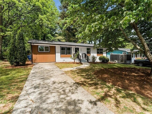 Photo - 454 Oak Dr SE