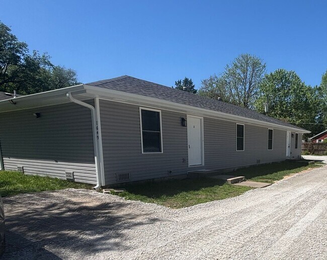 Building Photo - S0275-MF2 Unit B