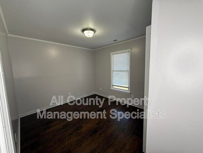 Photo - 1908 Greenoaks Rd