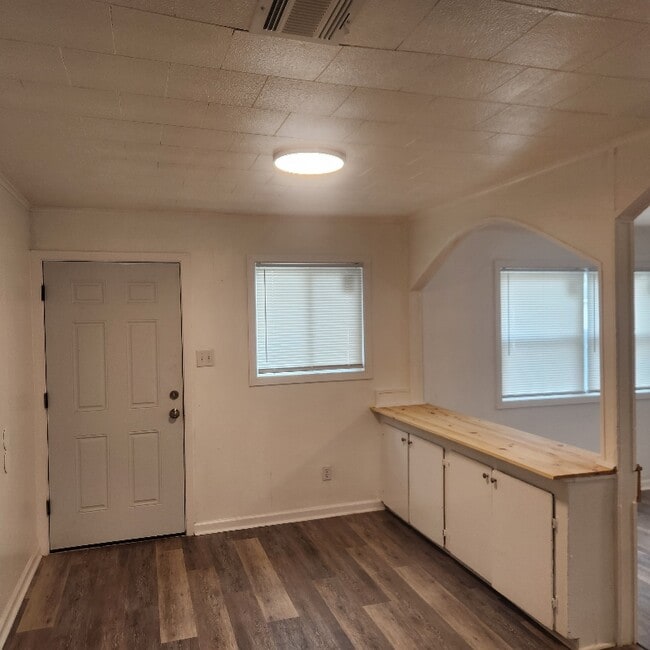 Photo - 308 Liston St