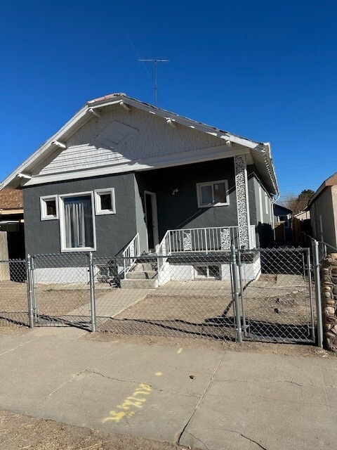 Front view - 1410 Cedar St House