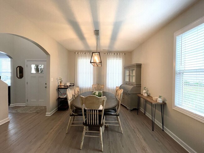 Photo - Cul-de-Sac, Spacious, and Comfort in a Prime Coastal Location