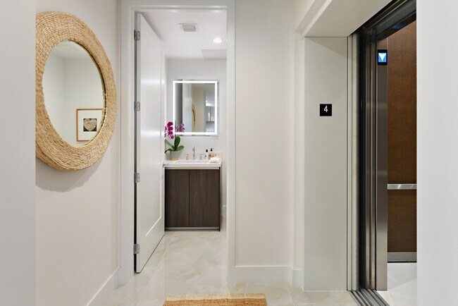 Photo - 485 E Royal Palm Rd Unidad 403