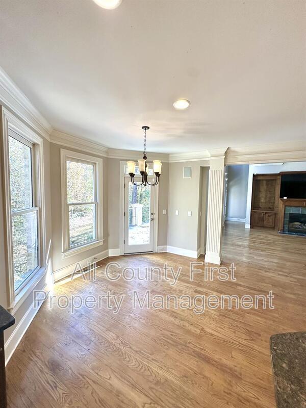 Photo - 4002 Moheb St SW