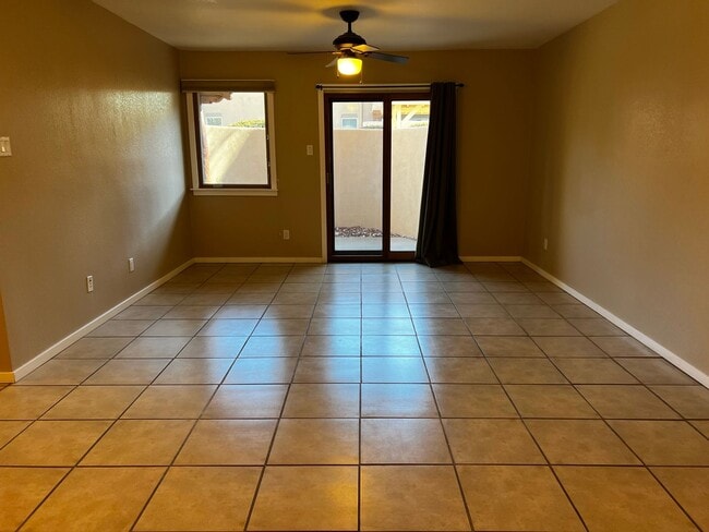Photo - 601 W San Mateo Rd