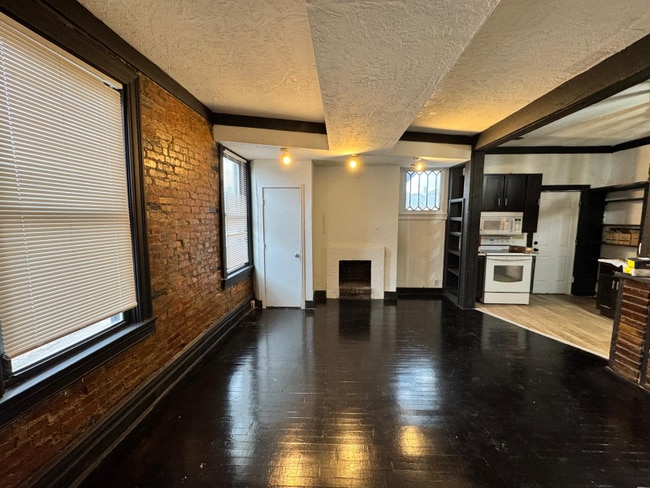 Photo - 303 Peebles St Unit 1