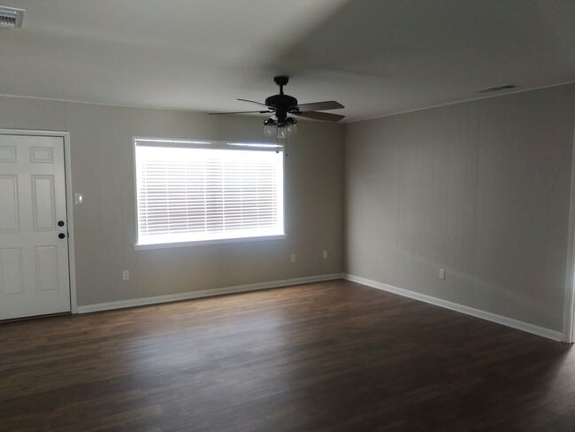 Photo - 2002 Glenhaven St